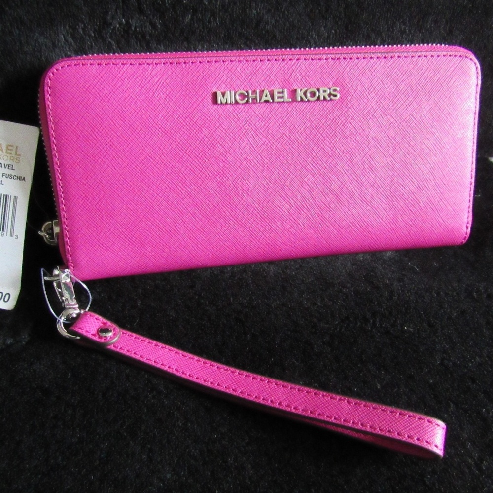 👜Michael Kors fuchsia jet set wallet👜